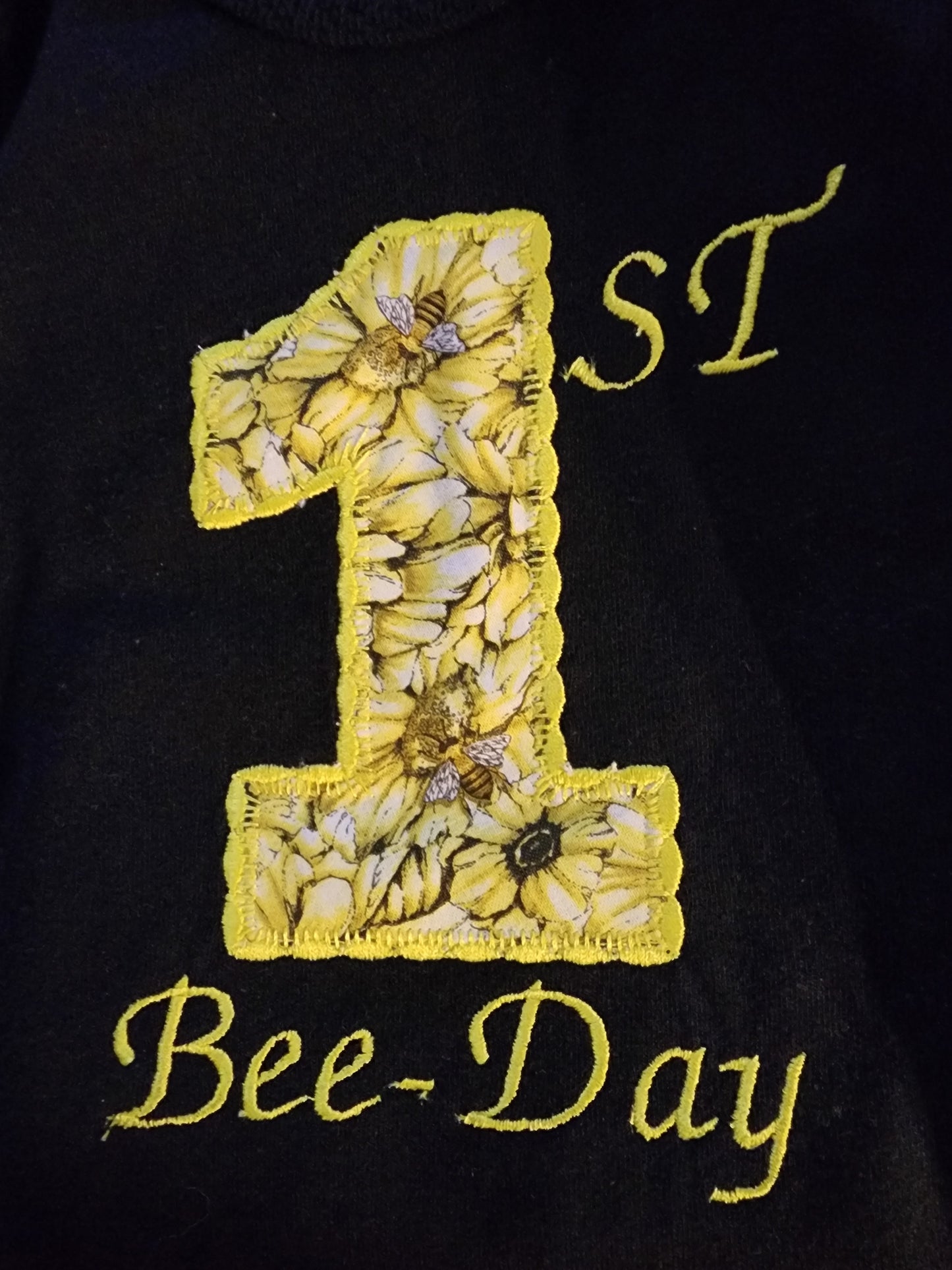 1st Bee Day Size 18m Birthday Set
