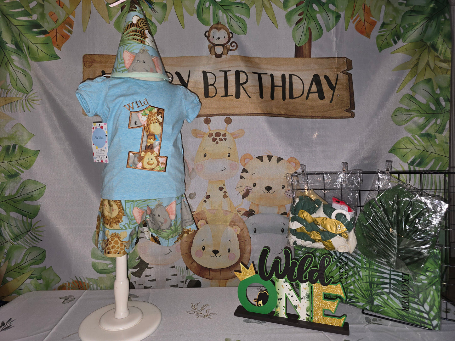 Wild One Birthday Hat Banner and Tabelcloth