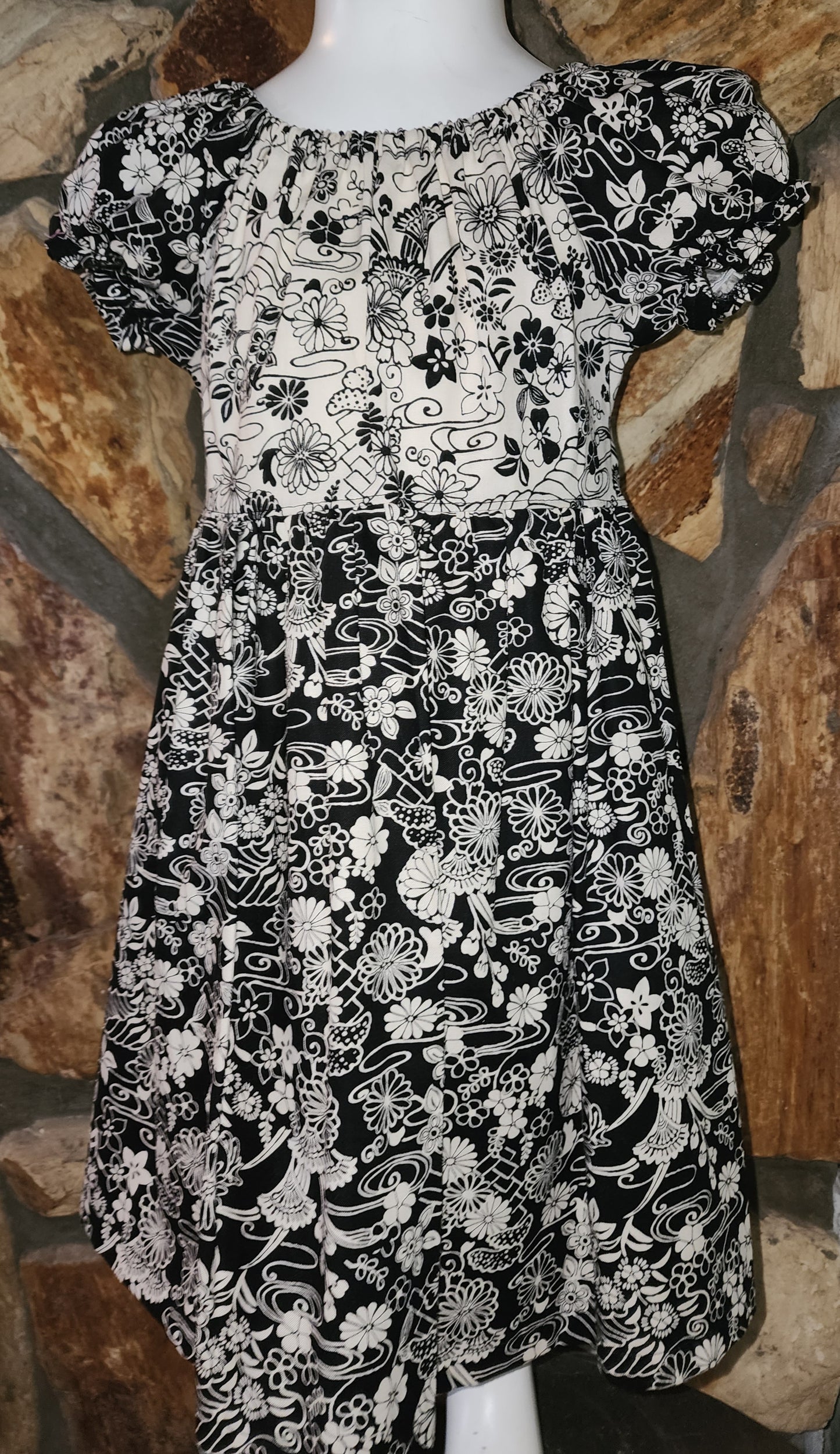 Damask Flower Black and Creme Dress Size 4